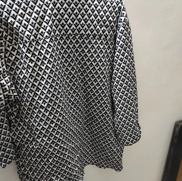 Black & White Designed Shirt - Picture 5 of 7